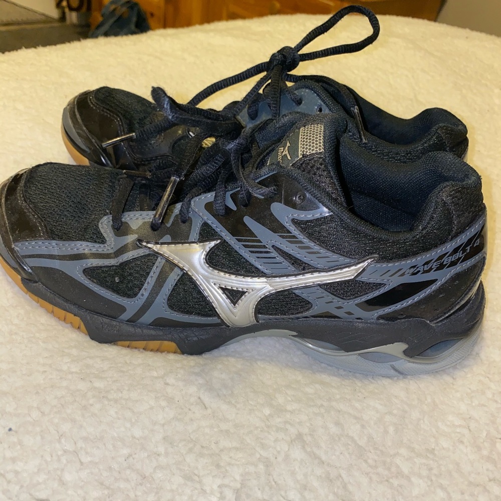 Mizuno volleyball shoes